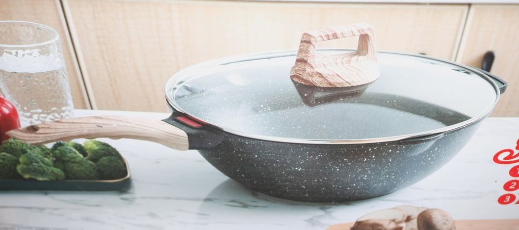 Frying Pan W/Cover And Spatula Wdn Handle 24Cm YH65-14