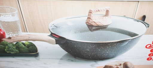 [VI8439] Frying Pan W/Cover And Spatula Wdn Handle 24Cm YH65-14